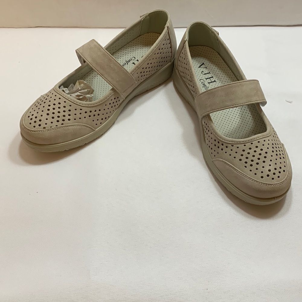 VJH Comfort Sz 6 Mary Jane shoes.  NEW